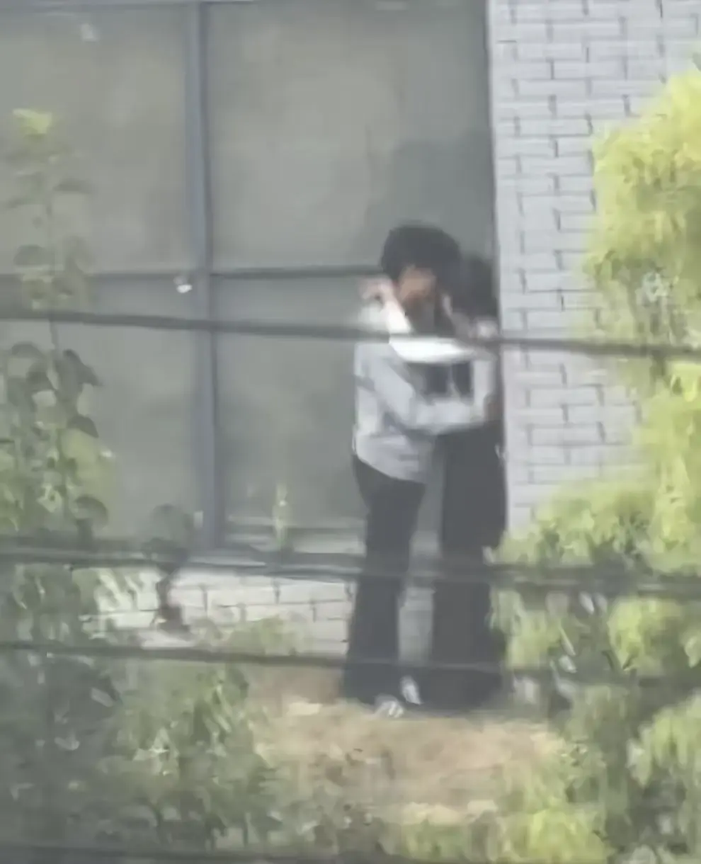 《蚌埠职教园情侣野外视频》资源下载-原生态高清完整版免费看-蚌埠职教园情侣野外视频事件后续